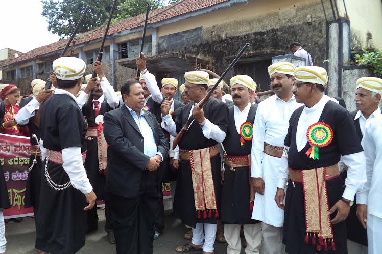 ಆಕರ್ಷಿಸಿದ ಪಂಚಭಾಷಾ ಅಕಾಡಮಿಗಳ ವರ್ಣರಂಜಿತ ಮೆರವಣಿಗೆ